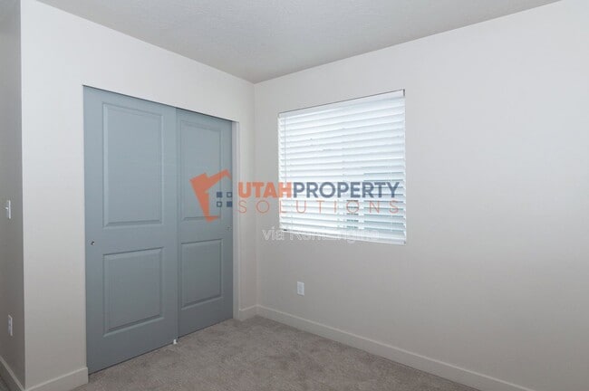 Building Photo - 1025 W 400 S