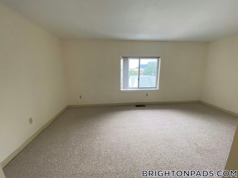 Building Photo - 140 N Beacon St