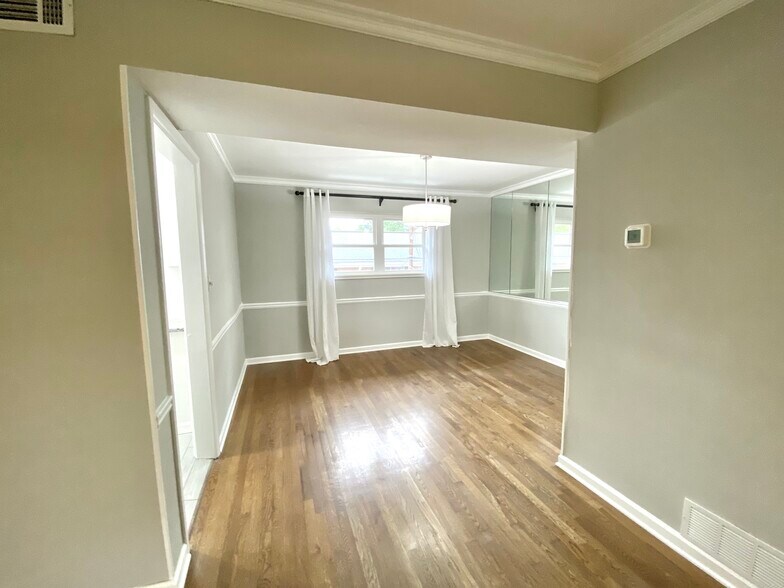 Building Photo - 3660 Peachtree Rd NE