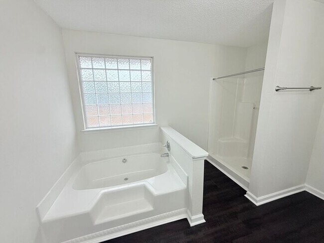 Building Photo - 5102 Brookside Dr