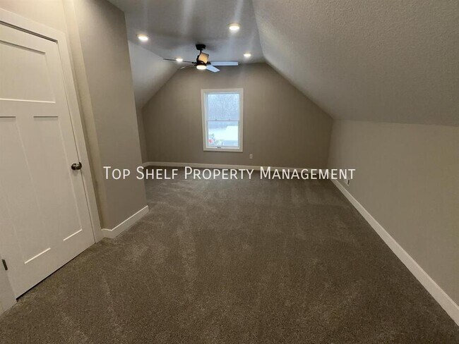 Building Photo - 120 6th St