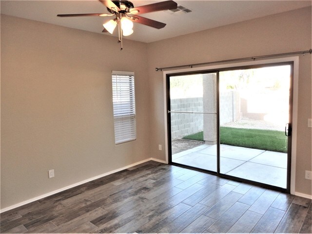 Building Photo - 4889 S Mosley Dr