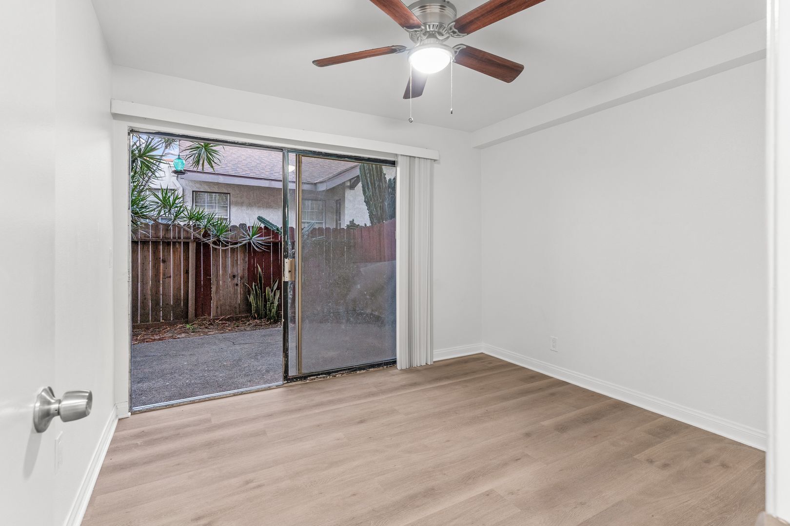 Building Photo - 3032 E 7th St