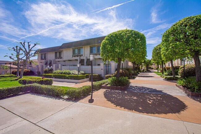 Building Photo - 848 W Huntington Dr