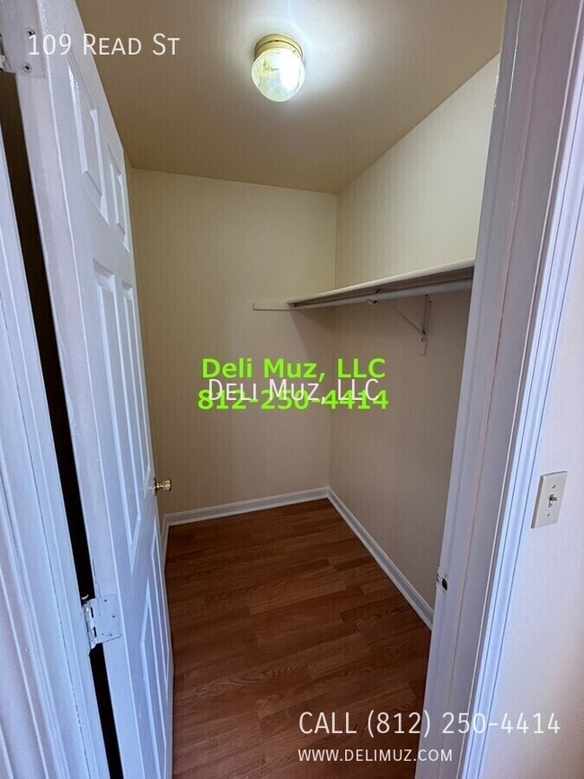 Building Photo - 109 Read St