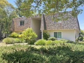 Building Photo - 2740 Tachevah Dr