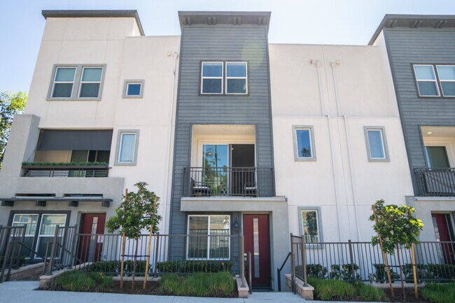 Building Photo - 2516 S Escondido Blvd