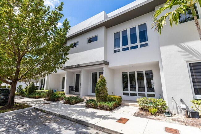 Building Photo - 6440 NW 103rd Psge