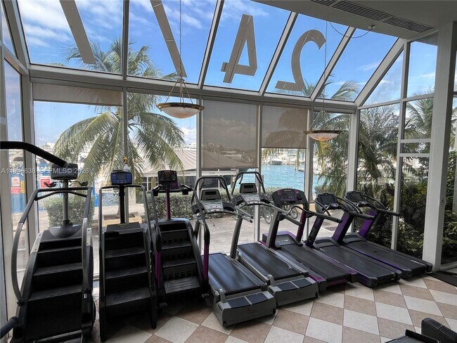 Building Photo - 7601 E Treasure Dr