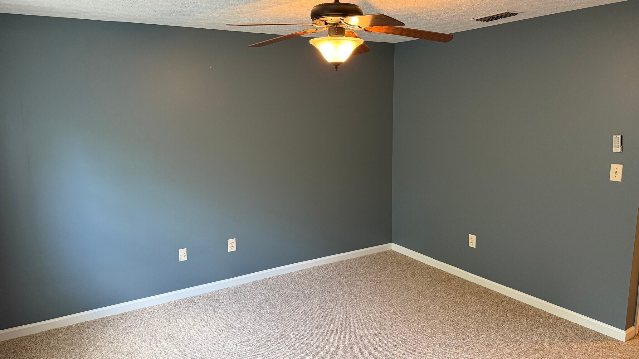 Building Photo - 145 Sleepy Creek Dr