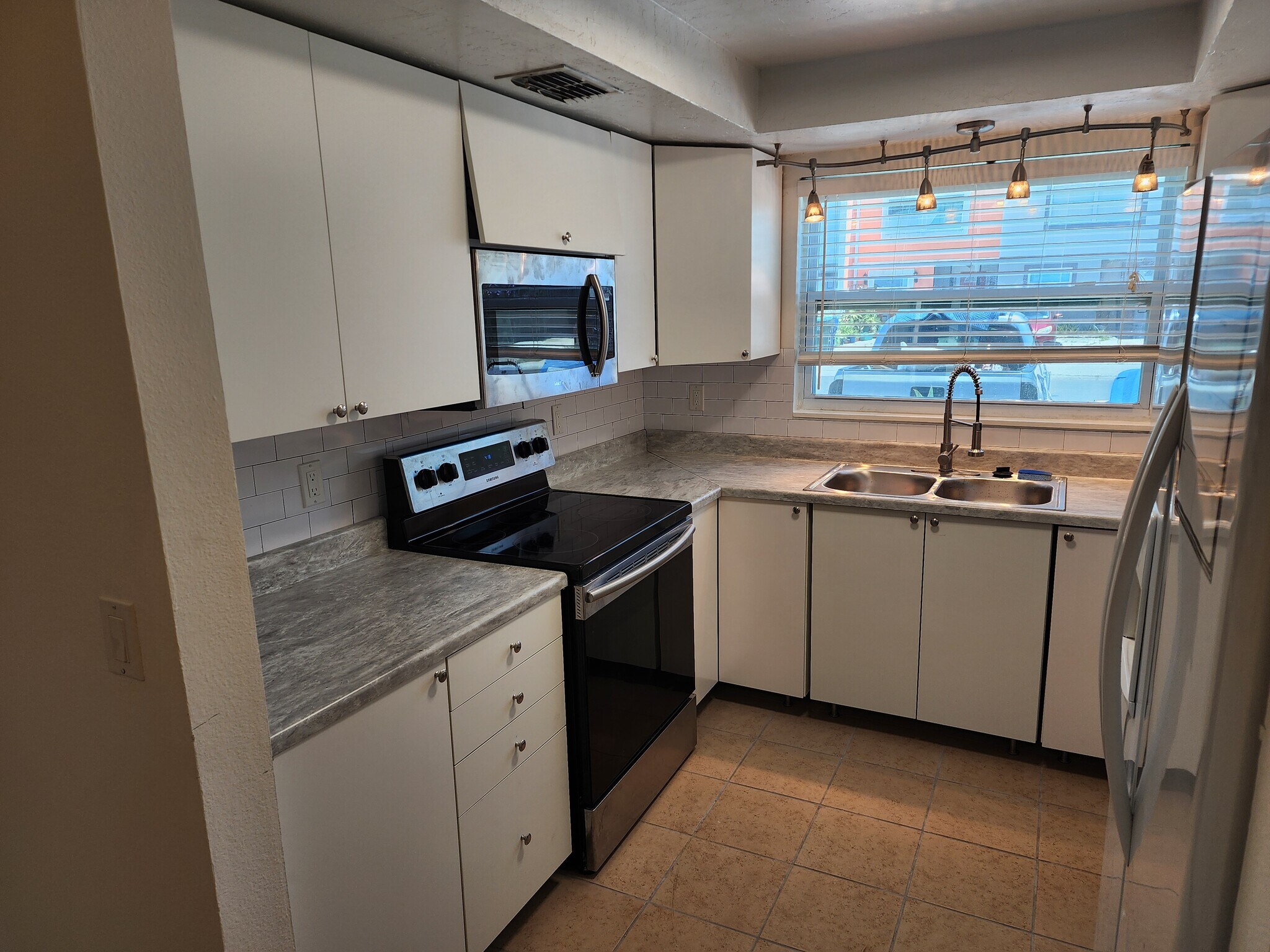 Kitchen - 2751 S Pines Dr