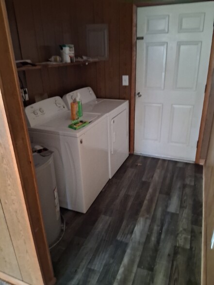 Building Photo - 3362-3362 Normandy Park Rd