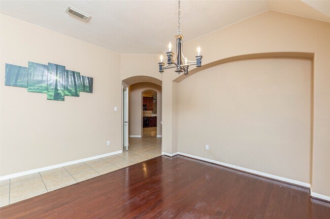 Building Photo - 2201 Signal Hill Dr