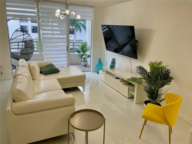 Building Photo - 1401 Bay Rd