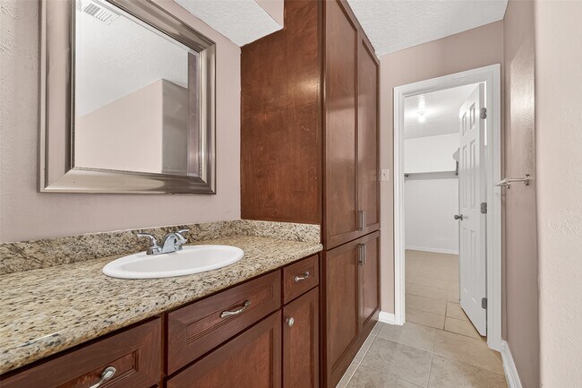 Building Photo - 7403 Shady Vale Ln