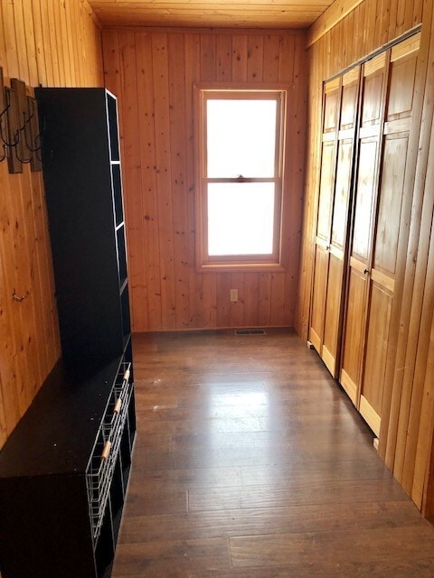 Building Photo - 3 Bedroom Plus loft, 1-3/4 Bathrooms Home in Brainerd, MN on Lake Hartley
