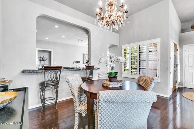 Building Photo - 8889 E Meadow Hill Dr