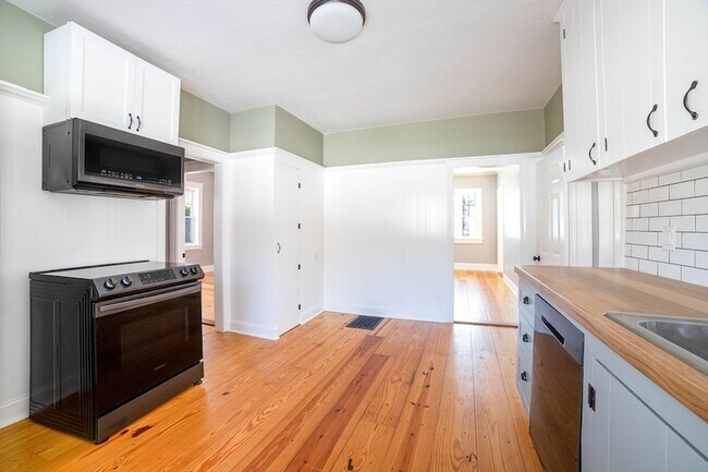 Building Photo - 5 Maple Ave