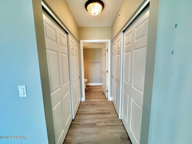 Building Photo - 4670 Links Village Dr