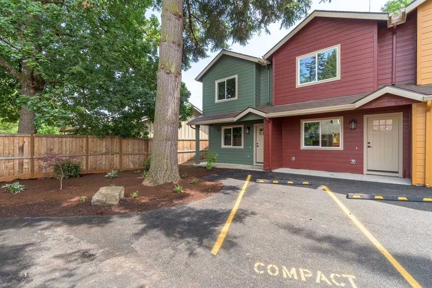 Building Photo - 2104 Westwood Ln