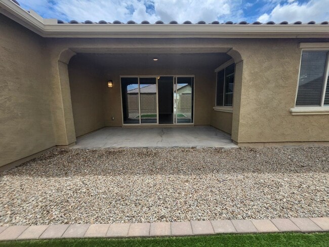 Building Photo - Single Family Home-  5 bedrooms 3 Baths
