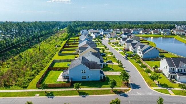 Building Photo - 201 Bigleaf Ct