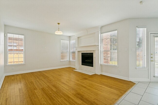 Building Photo - 8512 Mesa Verde Dr