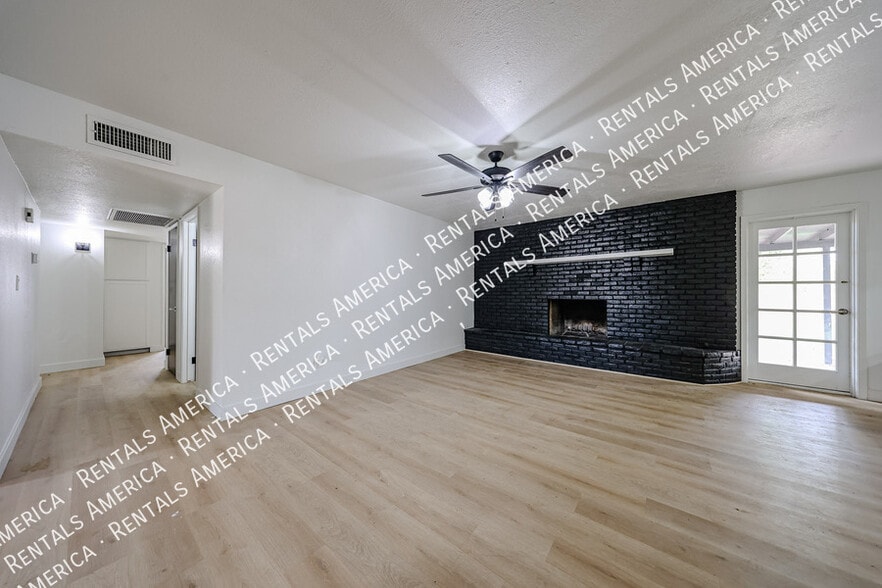 Building Photo - 10642 N 47th Dr
