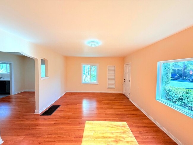 Building Photo - 714-716 El Centro Street