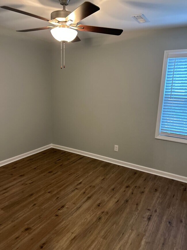 Building Photo - 128 Turner St