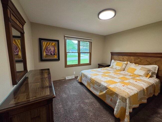 Building Photo - 5855 Thatcher Dr