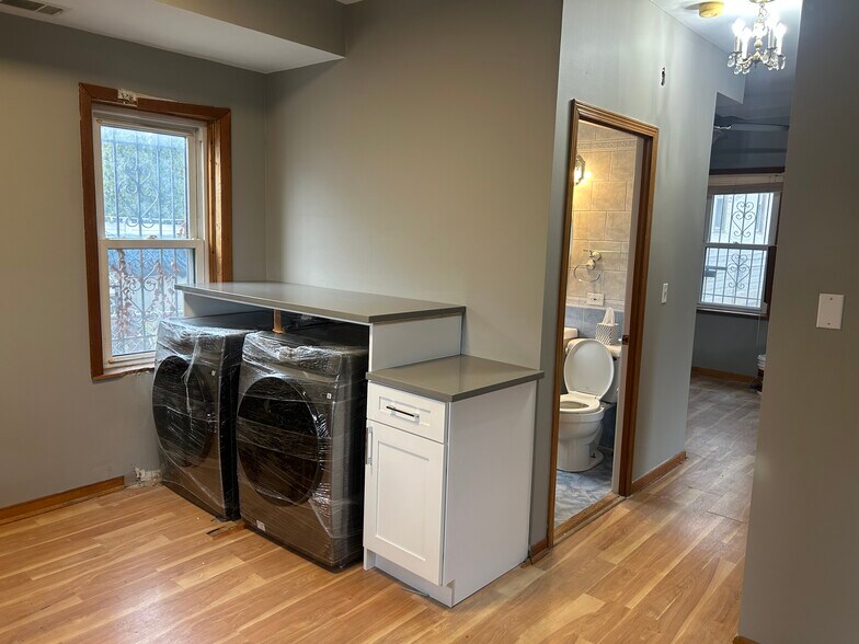 Building Photo - 5406 N Lovejoy Ave