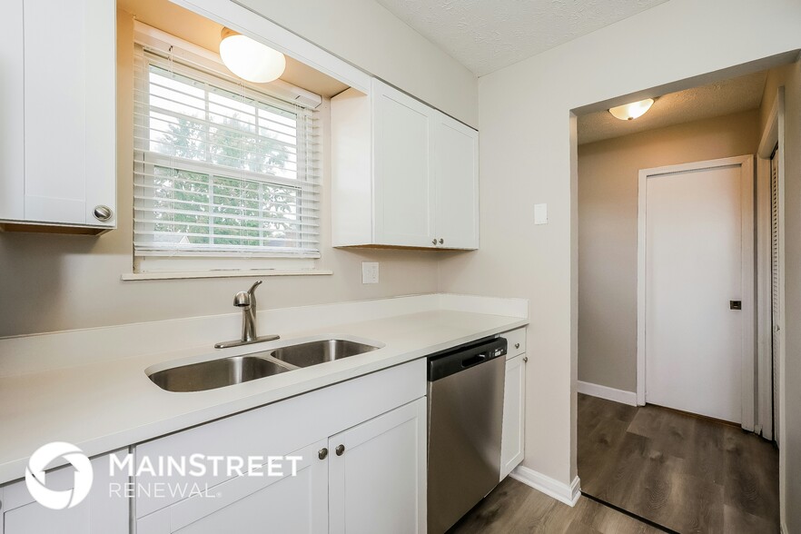 Building Photo - 7502 Stayman Way