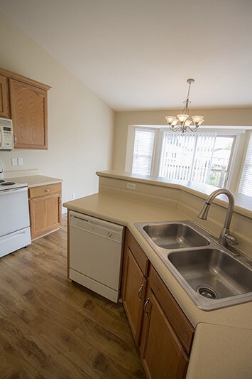 Building Photo - 541 Southampton Dr