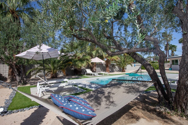 Building Photo - 2007 E Andreas Rd