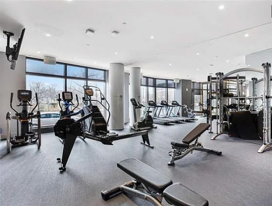 Building Photo - 75 Park Ln S