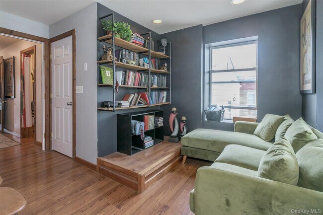 Building Photo - 31 Main St