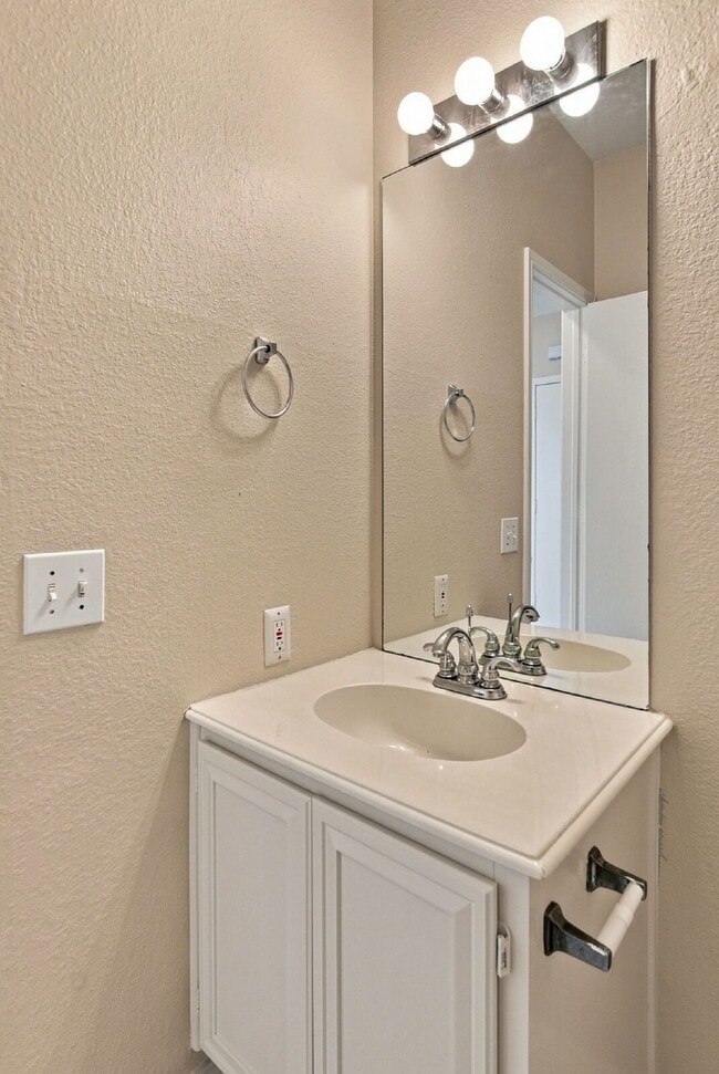 Building Photo - "Spacious Two-Story Home with Multiple Living Spaces and and Expansive Backyard!"