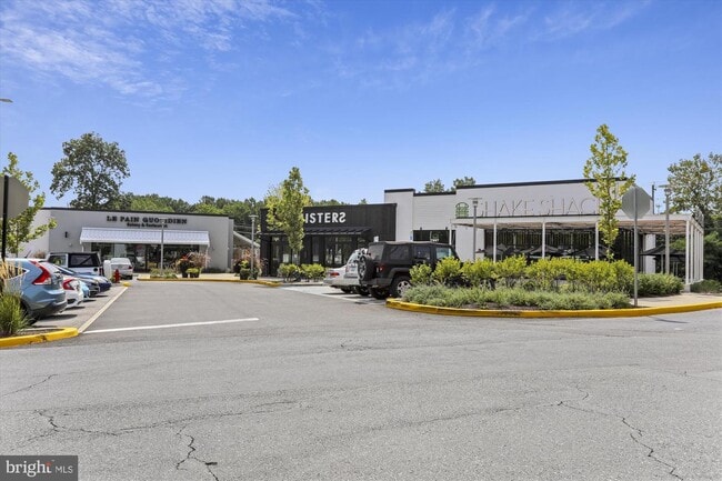 Building Photo - 7561 Heatherton Ln