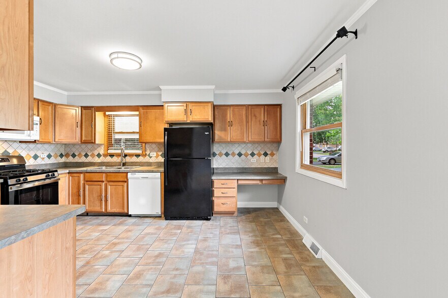 Building Photo - 1113 S Haddow Ave
