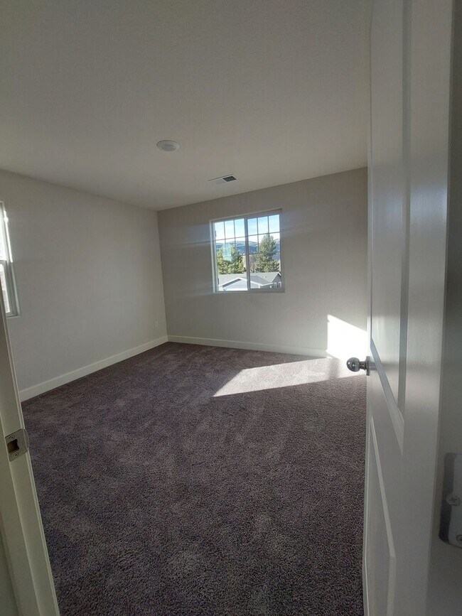 Building Photo - 755 Crimson Cir