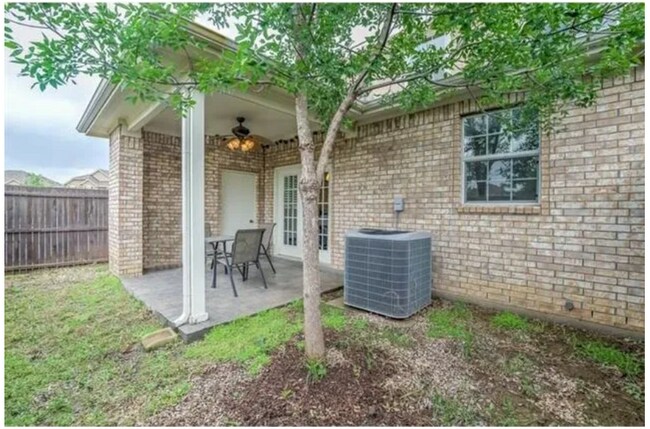 Building Photo - 5899 Clearwater Dr