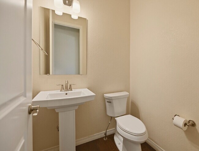 Building Photo - $4,340.95, 5 Beds - 3.5 Bath, Single Family Home in Broomfield with Pool Access!