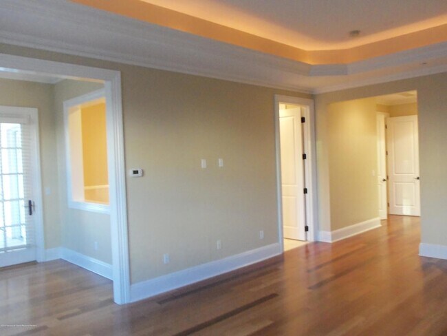 Building Photo - 1031 Oval Rd