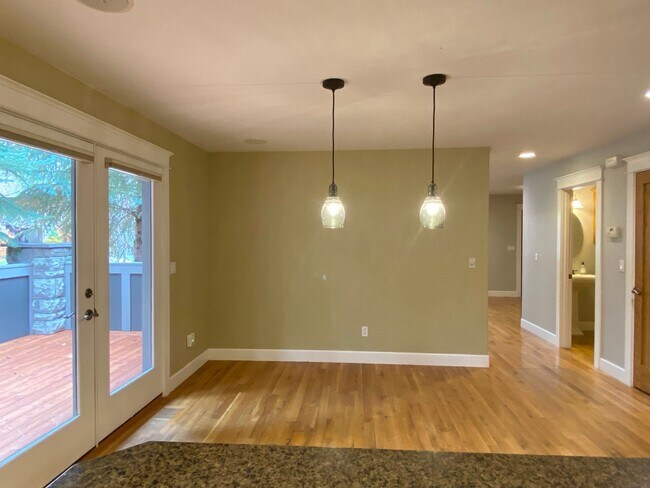 Building Photo - Northwest Crossing Gem! Bonus Office and F...