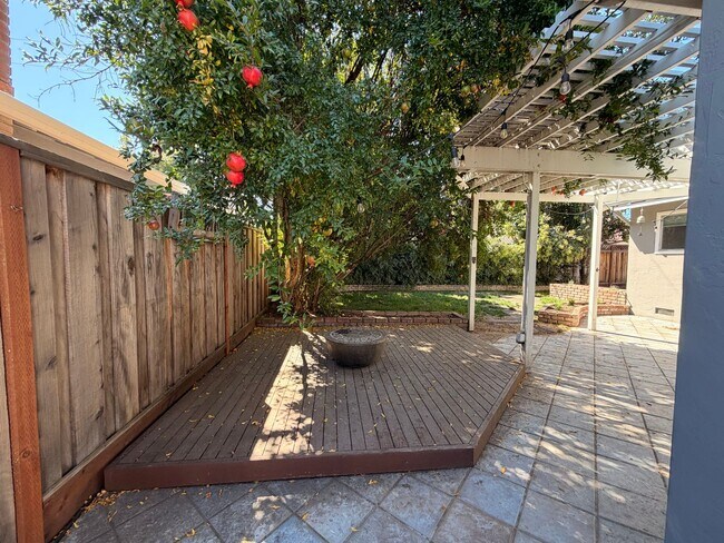 Building Photo - 362 Penn Way
