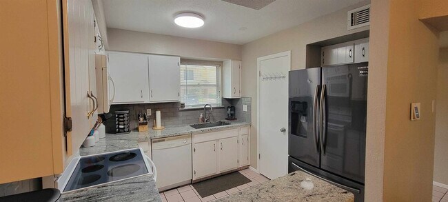 Building Photo - 14515 Wunderlich Dr