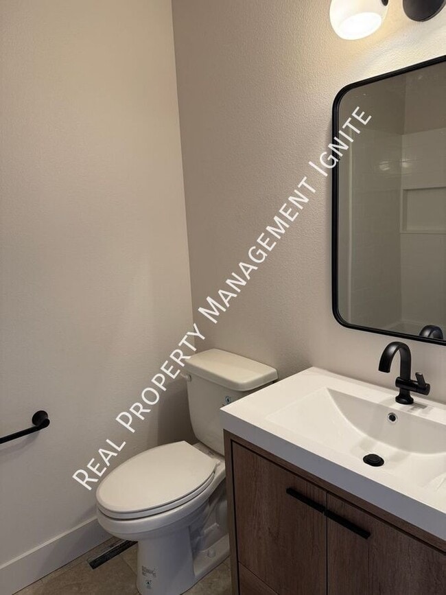 Building Photo - 1972 NE Sams Loop