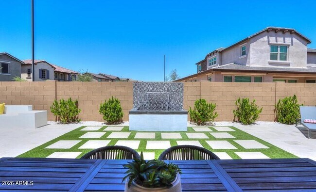 Building Photo - 948 W Yosemite Dr