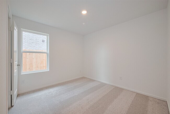 Building Photo - 28723 Texas Sparrow Ln